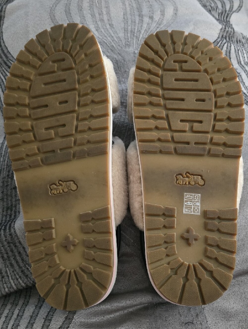 Coach Beige Shearling Cross-Strap Logo Slide Sandals - Picture 4 of 4